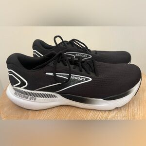 Brooks men’s size 13 medium diameter Black and White glycerin GTS running Shoes